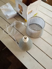 Stolná lampa Lucide RAMZI – Sivý keramický podstavec, textilné tienidlo – Ø 18 cm – E14 — textilný poťah tienidla je poškodený (stav: pozri 2. obrázok) 2