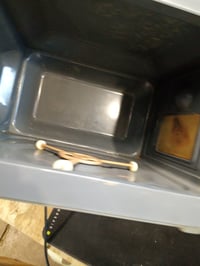 Toshiba MW2-MM20PF(BK) mikrovalna pećnica 20 L 800W 5 — neispravna, za dijelove: dimi pri uključivanju (stanje: vidi drugu sliku) 3