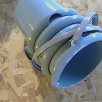Plastové vedro keeeper Mika Nordic Blue s integrovanou odmernou stupnicou a ergonomickou rukoväťou, 5 l, súprava 4 ks 3