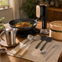 Pachet Wok Magic: 1x wok 28cm + 2x spatule oțel + 2x spatule silicon + set tacâmuri + sosieră 1