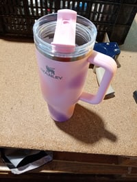 Termoska Stanley Quencher H2.0 FlowState s rúčkou, 1,2 l, ružovo-fialový vzor — Chýba slamka (stav: pozri 2. obrázok) 2