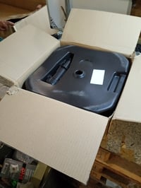 GARDENIX Stojan na slnečník štvorcový, hnedý, plast s ratanovým vzhľadom, plniteľný vodou alebo pieskom, do záhrady a na terasu, 12 litrov, 39x39x13 cm 3
