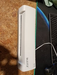 Laminator Leitz iLAM Home A4 pentru folii de 75-125 mic, încălzire în 3 minute — defect, funcționează parțial: zgomot interior (stare: vezi a 2-a poză) 2