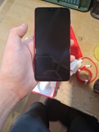 Smartfón OnePlus 6, 8 GB RAM, 128 GB úložisko, Dual SIM, červený — — chybný, na náhradné diely: Nefunguje batéria (stav: pozri 2. obrázok) 2