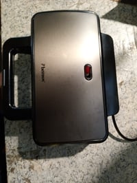 Aparat de sandvișuri Bestron XL pentru 2 sandvișuri, 900 W, gri titan, strat antiaderent — capacul becului verde lipsește (stare: vezi poza 2) 3