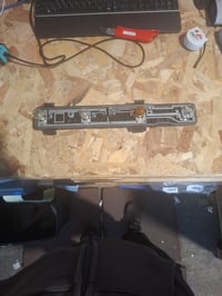 Lampă spate HELLA 2SK 964 596-021 cu bec, transparentă/roșie, partea dreaptă, Mercedes-Benz — capac carcasă lipsă (stare: vezi poza a 2-a) 2