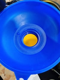 Pulverizator sub presiune Amazon Basics cu mecanism de declanșare blocabil, pulverizator pentru protecția plantelor de grădină de 5 litri 4