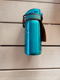 Detská nerezová fľaša na vodu ION8 400 ml, nepriepustná, otváranie jednou rukou — Výrobok má škrabance a preliačiny (stav: pozri 2. obrázok) 2