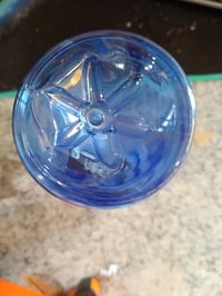 Sticlă pentru apă SIGG Total Color Tritan albastră 0,6 L – fără BPA, etanșă, pentru băuturi carbogazoase — bază ușor topită (stare: vezi a 2-a imagine) 2