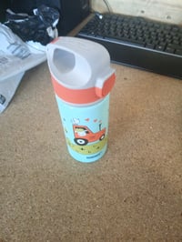 SIGG Miracle Tractor alumínium gyerek kulacs szívószállal, vízzöld-narancs, 0,4 l — horzsolás a terméken (állapot: lásd a 2. képet) 2