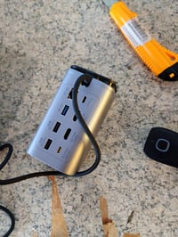 Baseus Nomos Air USB-C Dokkolóállomás 12 az 1-ben Windows — hibás, részben működik: kitört alsó rögzítőcsavarok (állapot: lásd a 2. képet) 4
