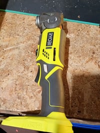 Multitool oscilant cu acumulator Ryobi ONE+ R18MT-0 18V — defect, pentru piese: scoate fum și se supraîncălzește sub sarcină (stare: vezi poza 2) 2