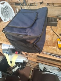 Geantă frigorifică cartrend 30 L, cu cablu de alimentare auto 12V, curea de umăr reglabilă, buzunar frontal cu fermoar și 2 buzunare laterale din plasă 2