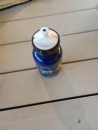 Hliníková detská fľaša na vodu SIGG KBT Build It 300 ml, s uzáverom svietiacim v tme, nepriepustná — Zlomený uzáver (stav: pozri 2. obrázok) 3