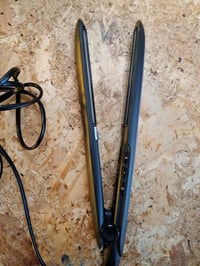 Placă de îndreptat părul Remington S7710 Pro-Ion, tehnologie triplă cu ioni, înveliș ultra-turmalin — carcasă zgâriată și pătată (stare: vezi a 2-a imagine) 3