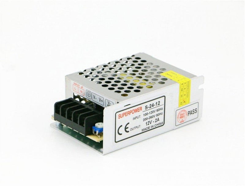 Újracsomagolt 12V 2A 24W kapcsolóüzemű tápegység - Univerzális adapter