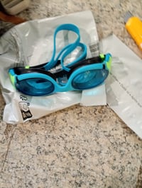 Speedo Biofuse 2.0 Gyermek Úszószemüveg - Hypersonic Blue/Lumo Green, Átlátszó — vízköves, karcos lencse és pánt (állapot: lásd a 2. képet) 3