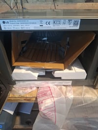 Cuptor cu microunde LG MH6535NBS cu grill, 25 L, 1000 W, Smart Inverter — defect, funcționează parțial: balamaua ușii este ruptă (stare: vezi a 2-a fotografie) 4