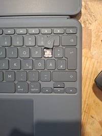 Klávesnicové puzdro Logitech Combo Touch pre iPad Air 13" (M2/M3/M4) — 1 kláves vypadnutý (stav: viď 2. obrázok) 3