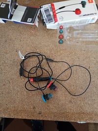 Káblové herné slúchadlá JBL Quantum 50N s mikrofónom, zvuk QuantumSURROUND, Twistlock Comfort, multiplatformové, červeno-modré, použité 2
