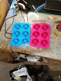 Set 2 forme de copt gogoși din silicon BGOBTY – Tavă pentru 6 gogoși în formă de inimă, petală și cerc, antiaderentă, pentru prăjituri și 4