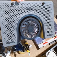 Chladiaca podložka pod notebook Trust GXT Quno pre 17,3-palcové notebooky — chybná, na náhradné diely: veľký ventilátor je vylomený (stav: pozri 2. obrázok) 2