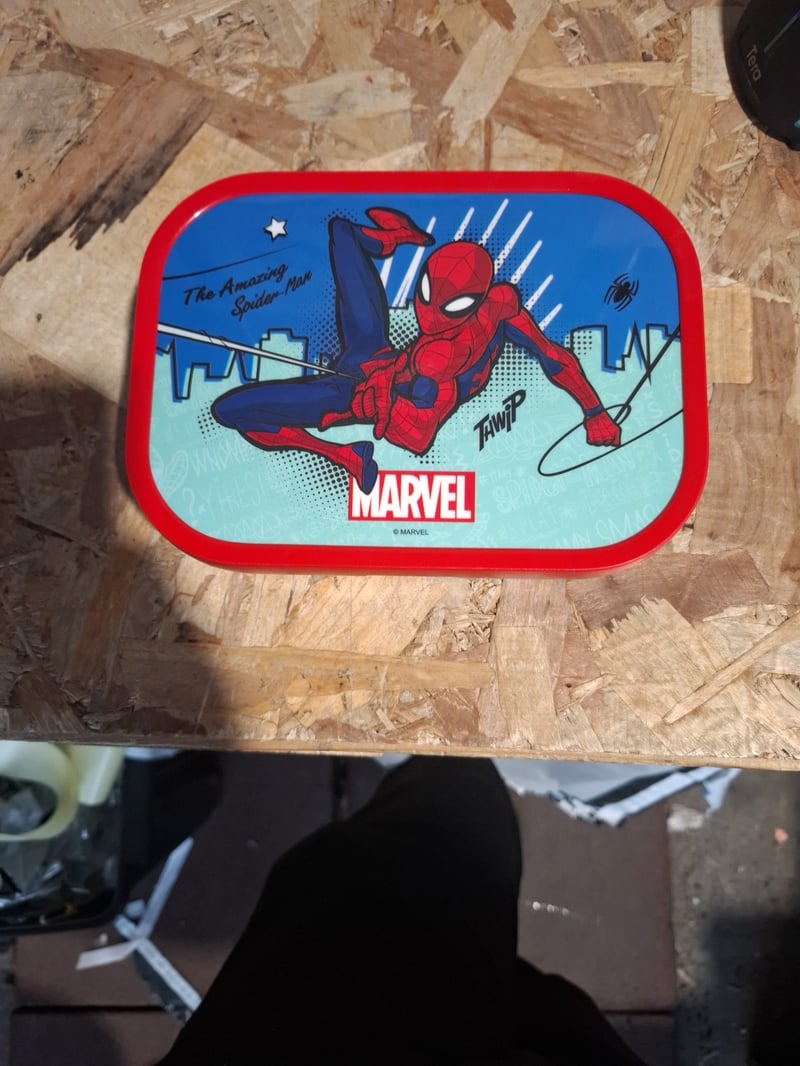 Detský desiatový box Mepal Campus 750 ml - Spiderman - bez BPA — chýba zatváracia spona a vidlička (stav: pozri 2. obrázok)
