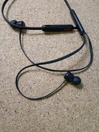 Căști in-ear Bluetooth Beats Flex cu cip Apple W1 — defecte, pentru piese: nu detectează încărcătorul, nu pornesc (stare: vezi a 2-a imagine) 3