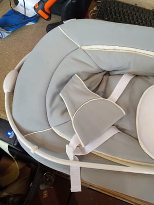 hauck Alpha Bouncer 2in1 Babaringató és Etetőszék Kiegészítő, Szürke - Használt, Foltos Felület (állapot: lásd a 2. képet)