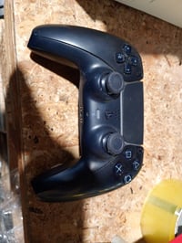 PlayStation DualSense PS5 vezeték nélküli kontroller Midnight — hibás, részben működik: bal analógkar húzása (állapot: lásd a 2. képet) 2