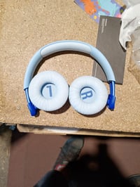 Bezdrôtové detské Bluetooth slúchadlá JBL Junior 320 BT so vstavaným mikrofónom, 50-hodinovou výdržou prehrávania a technológiou JBL Safe Sound, modré 2