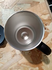 Izolovaný hrnček na kávu GrandTies Atlantis Blue s rukoväťou a posuvným viečkom, 16 oz, dvojstenný — odskúšaný (stav: pozri 2. obrázok) 2