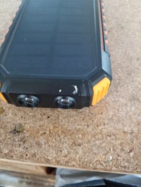 ADDTOP Solar Power Bank 20000 mAh solarni prijenosni punjač s bežičnim punjenjem — mrlje na kućištu (stanje: vidi 2. sliku) 3
