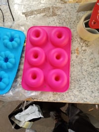 Set 2 forme de copt gogoși din silicon BGOBTY – Tavă pentru 6 gogoși în formă de inimă, petală și cerc, antiaderentă, pentru prăjituri și 8