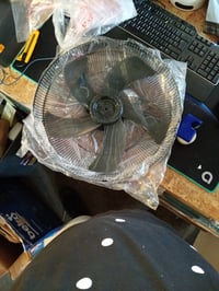 Stojanový ventilátor Beko EFS5100B, čierny, 45 W, 3 rýchlosti, nastaviteľná výška, s oscilačnou hlavou, používaný 2