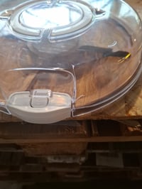 Okrúhly servírovací podnos na údeniny Chef Pomodoro s poklopom, 34 cm, drevený servírovací podnos s 5 priehradkami — Poklop je na 2 miestach prasknutý (stav: pozri 2. obrázok) 3