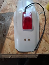 Zadný blatník UFO PLAST bielej farby na Hondu XR 600 1988-2002 s držiakom zadného svetla, v použitom stave (stav: pozri 2. obrázok) 4