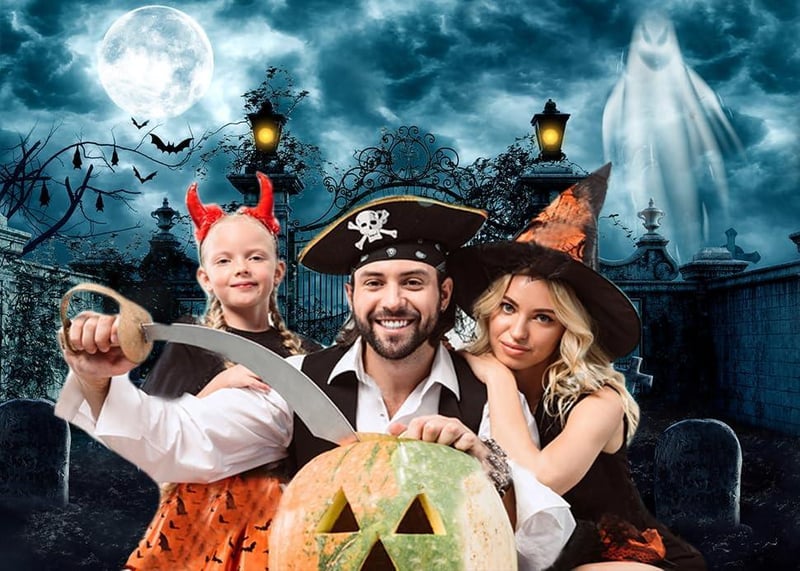 Kísérteties Halloween Háttér: Kék Temető Szellemekkel és Töklámpással