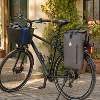 Gradski biciklistički set: košara + stražnje svjetlo + ruksak + 2x nosač boce + lokot 1
