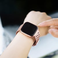 Fitbit Versa Rózsaarany Szilikon Csereszíj 2