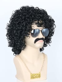 Topcosplay 3 db-os Férfi Paróka Szett - 70-es Évek Diszkó Afro Göndör Haj, Nyaklánccal és Bajusszal - Fekete, Hőálló Műhaj Jelmezekhez 2