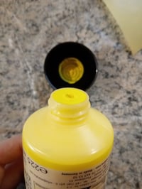 Akrylová farba Marabu Acryl Color žltá 225 ml, na vodnej báze, rýchloschnúca, vodeodolná, svetlostála, vhodná na nanášanie štetcom alebo špongiou na plátno a papier. 2