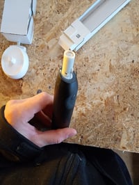 Oral-B iO Series 2 električna četkica za zube, crna, s putnom kutijom i punjačem - nepotpun set (nedostaje ružičasta četkica i 2 zamjenske glave), rabljeno — set od 1 kom. 5