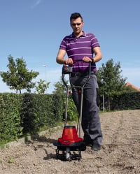 Motocultor electric Einhell GC-RT 7530 – 750 W, lățime de lucru 30 cm, adâncime de lucru 20 cm, 4 cuțite de tăiere, mâner pliabil 2