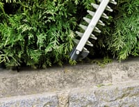 Einhell GH-EH 4245 električne škare za živicu – 420 W, duljina reza 45 cm, debljina reza 12 mm, metalni prijenos, aluminijska zaštita noža 3