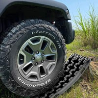 Ejoyous Offroad tapadó mentő talp 2 db fekete kerékgrip lap 4x4 autóhoz, teherautóhoz és lakókocsihoz homokhoz hóhoz 4