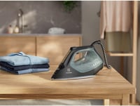 Electrolux Renew 800 vasaló elövilágítással, gőzfunkcióval, 2800W, 3m kábel 2