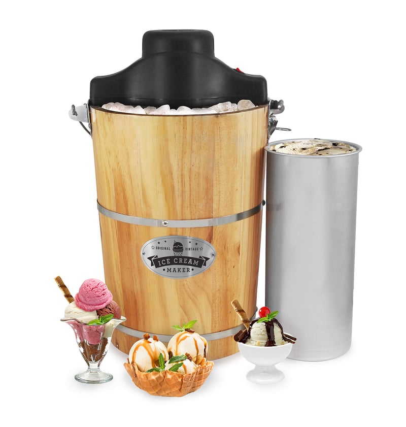 Mașină de înghețată electrică Elite Gourmet EIM916 Vintage, găleată din lemn de pin de 5,7 L, manivelă manuală — lovitură (stare: vezi poza 2)