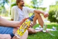 Bidon Emsa Drink2Go Tritan N30313, 0,7 litri, cu capac cu șurub, 100% etanș, lavabil în mașina de spălat vase, Smile, Transparent/Galben 3