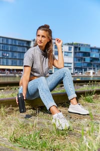 Termoska Emsa N21517 Travel Mug Light z nehrdzavejúcej ocele 0,4 l, 100% nepriepustná, 8 h teplá/16 h studená, čierna 8